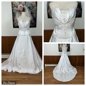 Stunning Vintage Y2K La Joli Bridal White Satin Wedding Gown!